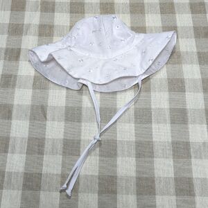 3-6M white sun hat with adjustable head band and chin strap